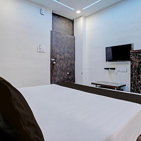 Hotel O White Palace Hotel ราชโกฎิ ภายนอก รูปภาพ