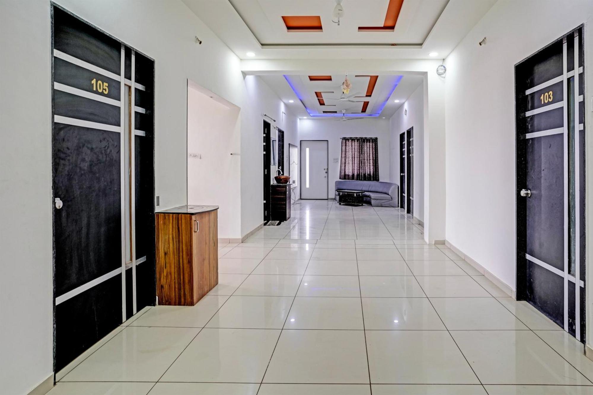 Hotel O White Palace Hotel ราชโกฎิ ภายนอก รูปภาพ