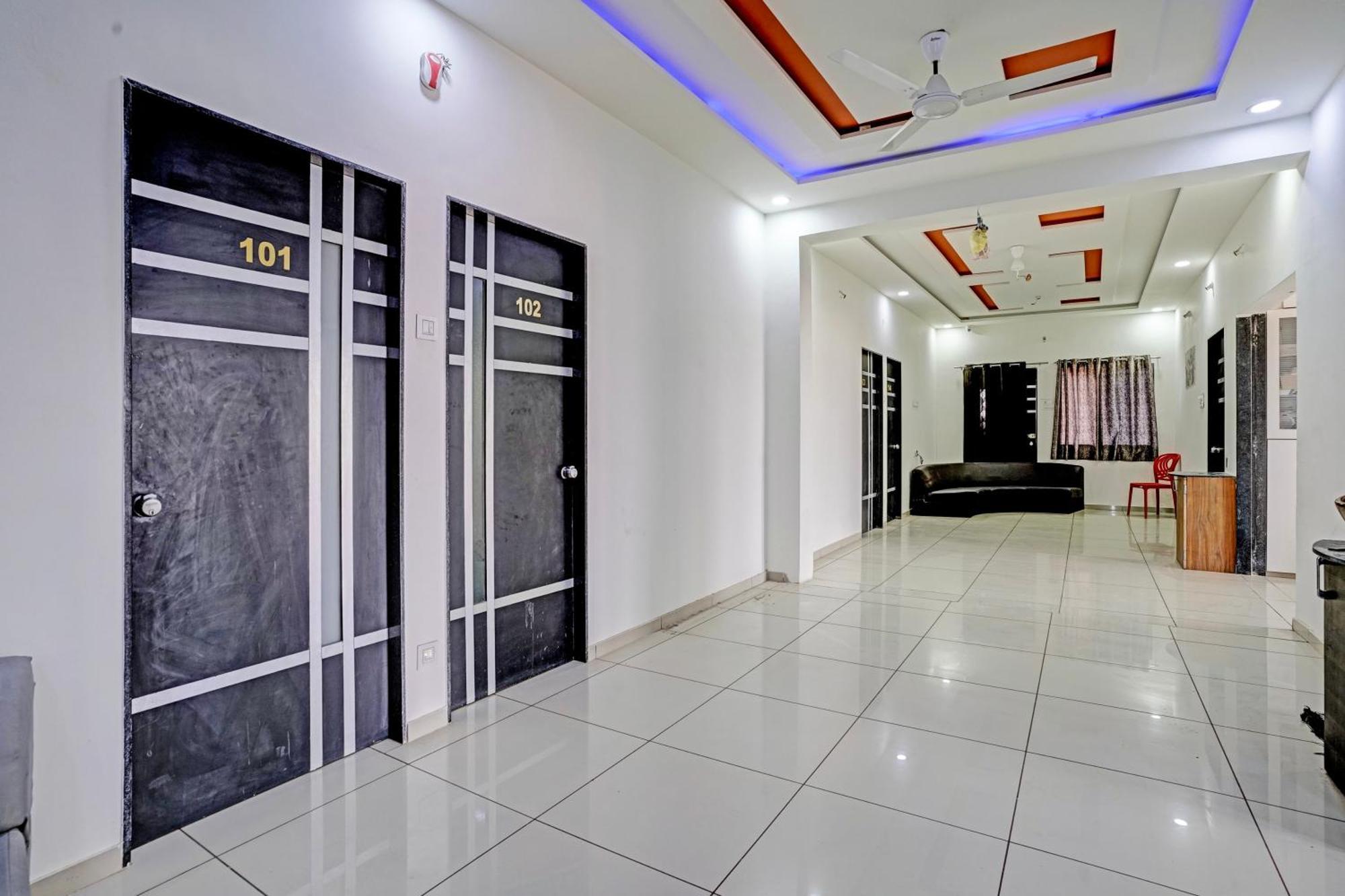 Hotel O White Palace Hotel ราชโกฎิ ภายนอก รูปภาพ